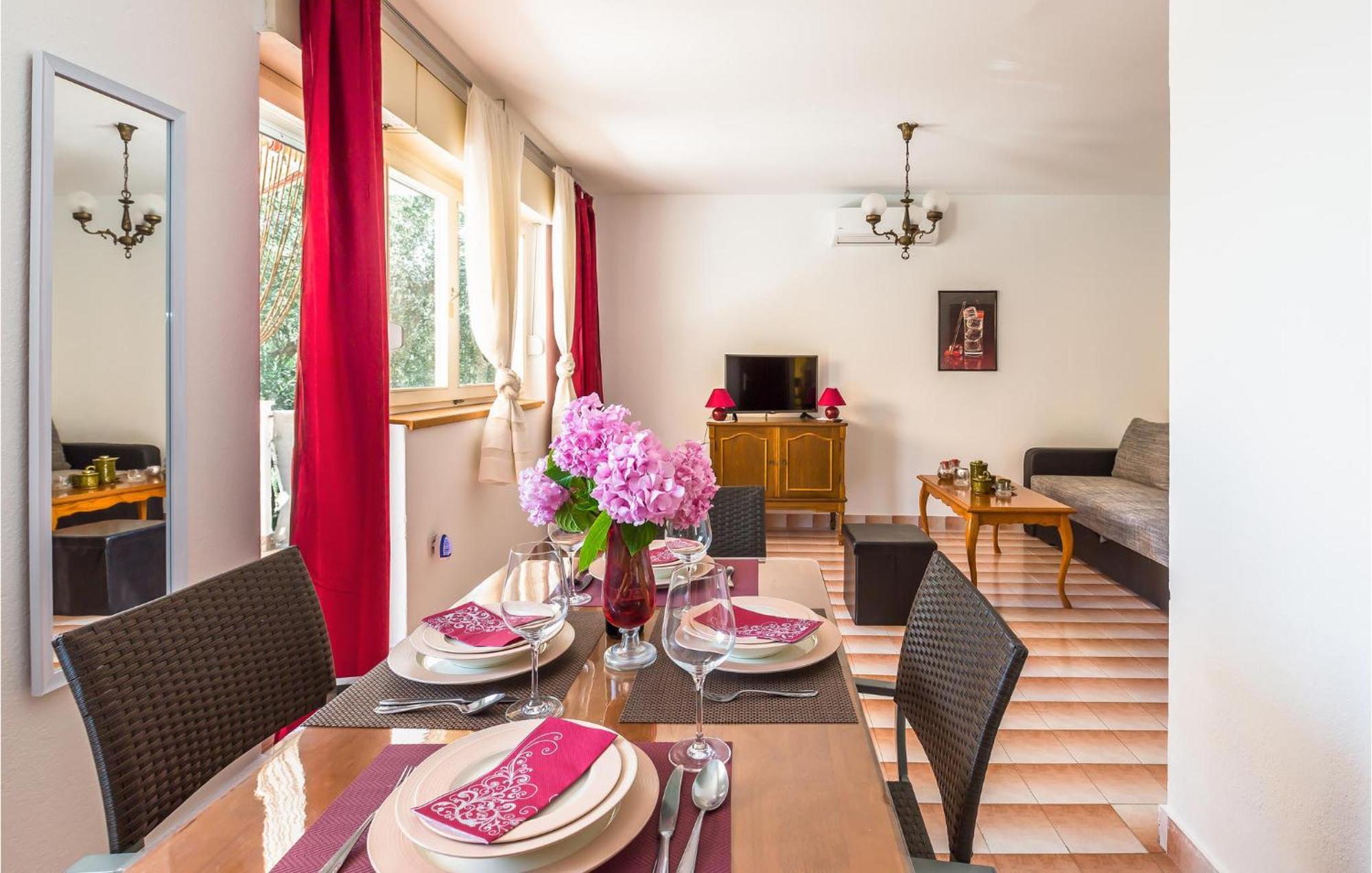 Nice Apartment In Tucepi With Wifi المظهر الخارجي الصورة